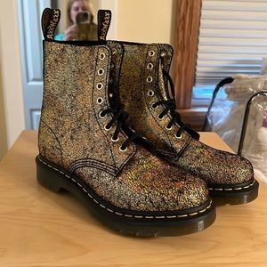 Dr. Martens - 1460 Pascal - Crackled Gold Boots - Women’s Size 7 - EUC